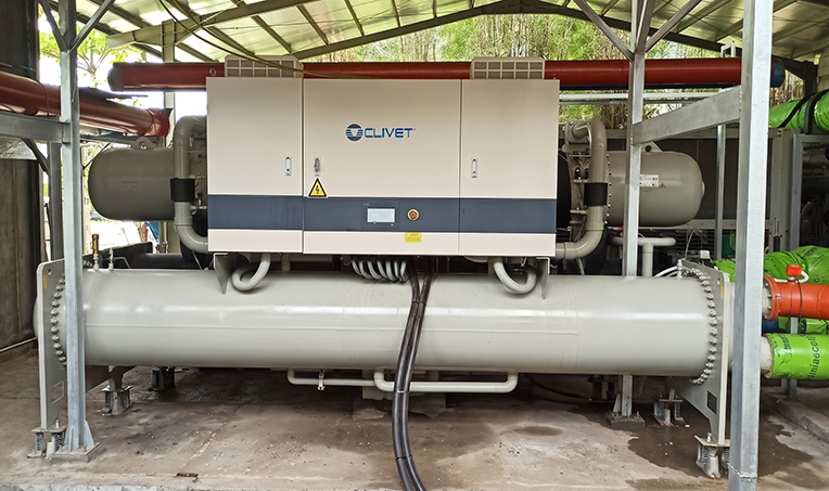 Novotel Palembang plant featuring 2 Clivet SCREWLine WDH water-cooled screw chillers.